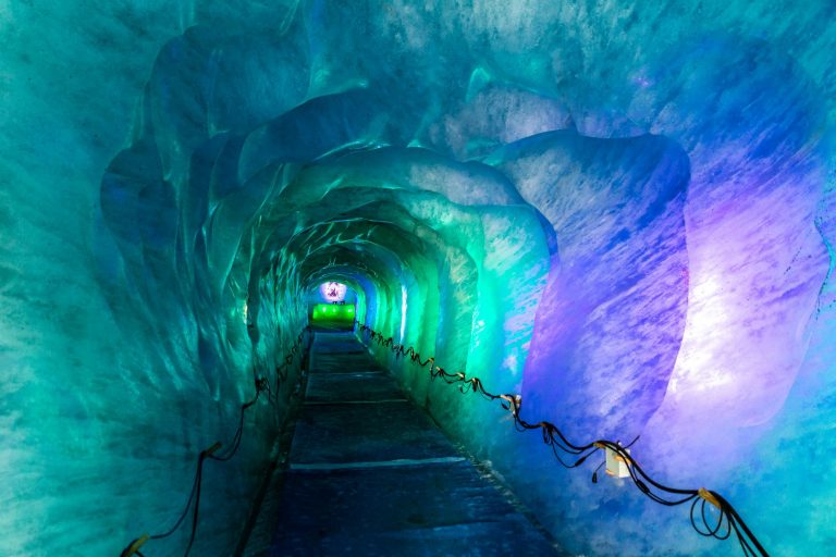 Grotte de glace dans la Mer de Glacer - raod trips