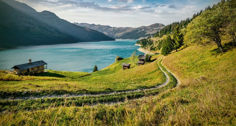 Lac de Roselend. Raod trips